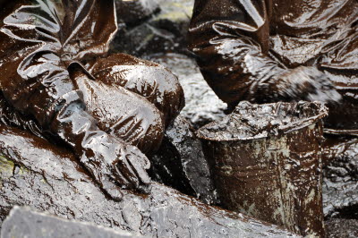 Oil decontamination by hand