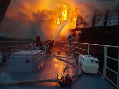 KBV 310 was on site early on December 4 and began to extinguish the burning load.