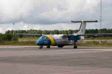 Havsövervakningsflygplan KBV 503 på landningsbanan