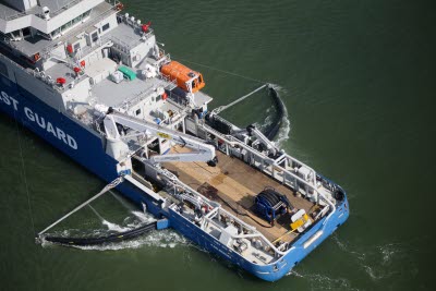 Combination vessel with extended sweeping arms for oil absorption