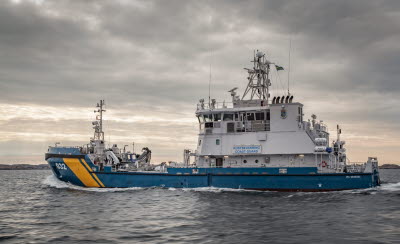 Kombinationsfartyg KBV 032 sedd från sidan