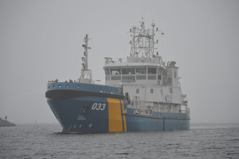 Kombinationsfartyg KBV 033 i dimma