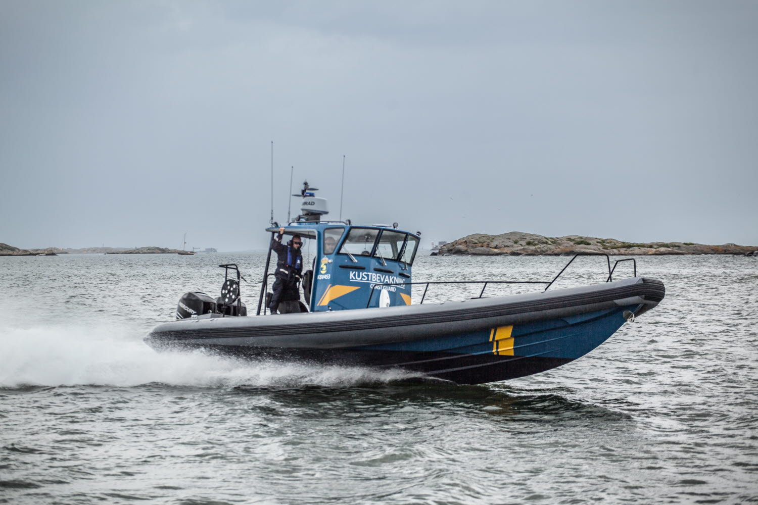 Högfartsbåt KBV 454 i full fart
