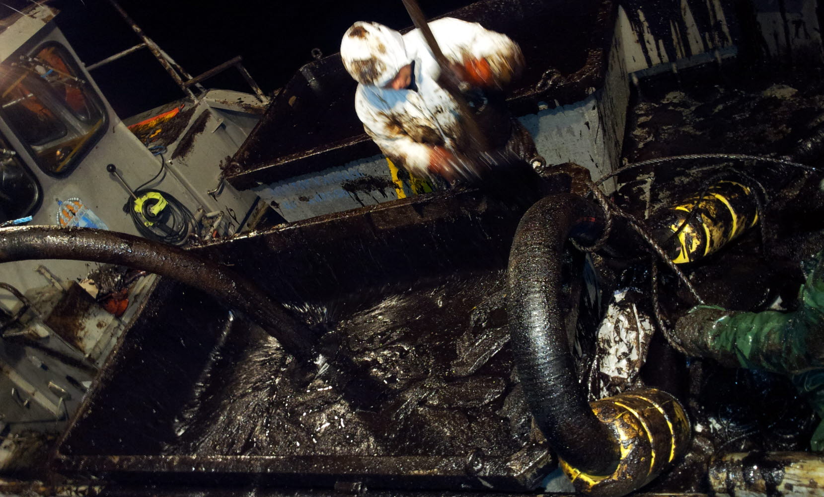 Oil decontamination at night
